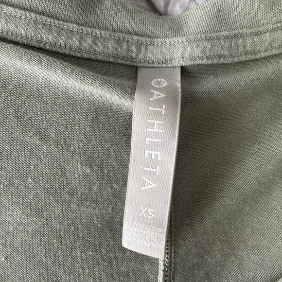 Athleta XS cap-sleeve round neck loose fit tee sage green - Picture 10 of 10